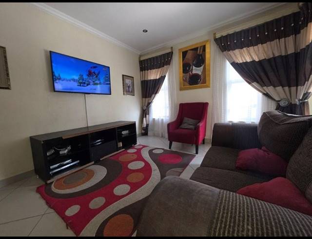 4 BEDROOM HOUSE FOR SALE IN SOUTH CREST